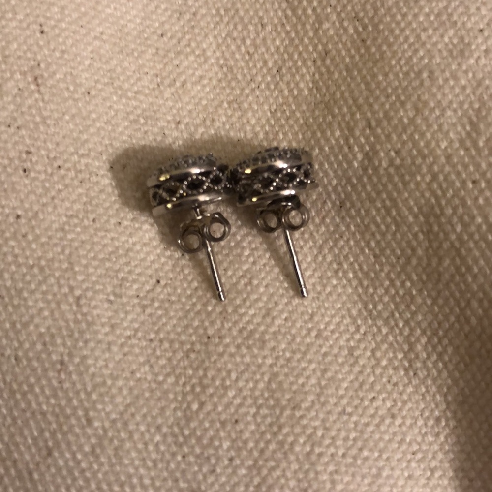 💎 1/10 ct. t.w. Double Halo Diamond Earrings Set in Sterling Silver - Picture 6 of 14
